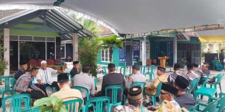Suasana rumah duka Kapolsek Negara Batin Polres Way Kanan, AKP Lusiyanto di Desa Sumber Harjo