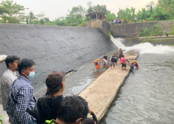 Tim Gabungan Melakukan Upaya Pencarian Korban Tengelam di Bendungan Kronggahan, Sungai Bedog, Tlogoadi, Mlati, Sleman