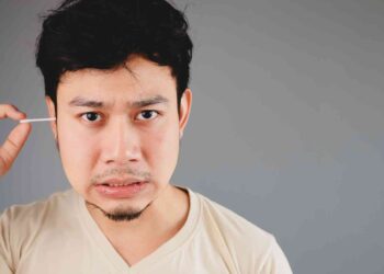 apakah mengorek kuping membatalkan puasa