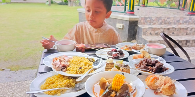 Tim Headline Media Menikmati Sajian Seroja Iftar di Grand Rohan Jogja