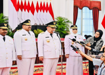 Gubernur dan Wakil Gubernur Papua Pegunungan dan Bangka Belitung memberikan keterangannya setelah dilantik di Istana Negara