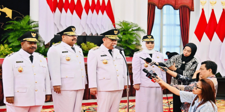 Gubernur dan Wakil Gubernur Papua Pegunungan dan Bangka Belitung memberikan keterangannya setelah dilantik di Istana Negara