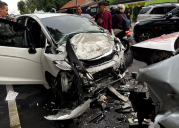 Kondisi 2 Mobil yang terlibat kecelakaan Adu Banteng di Sentolo