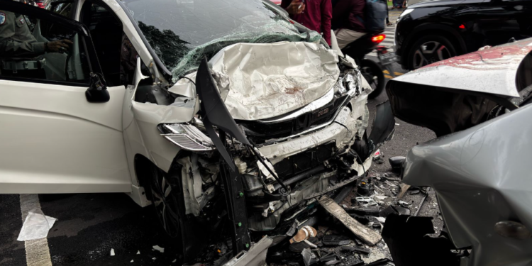 Kondisi 2 Mobil yang terlibat kecelakaan Adu Banteng di Sentolo