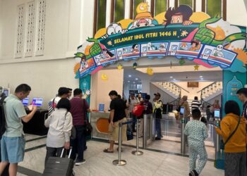 Penumpang sedang melakukan boarding di Stasiun Tugu Yogyakarta