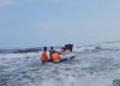 Petugas Gabungan Sedang Melakukan Upaya Pencarian Korban Hilang terseret Ombak di Pantai Parangtritis