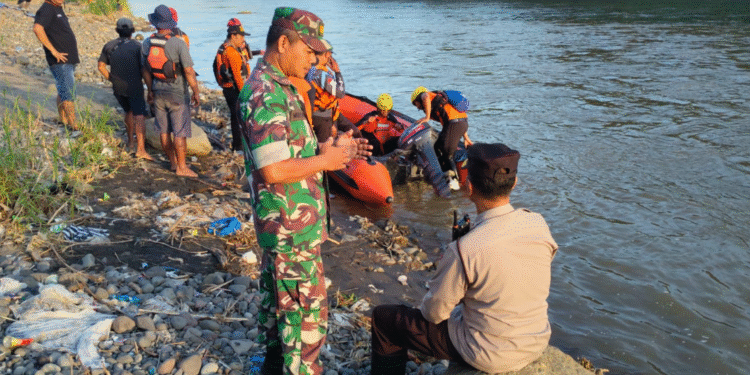 Petugas Gabungan sedang melakukan Pencarian Orang Hanyut di Sungai Progo