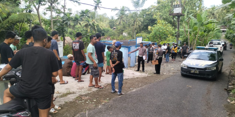 Petugas Kepolisian melakukan Olah TKP Kecelakaan Tunggal di Jalan Pengasih Kulonprogo