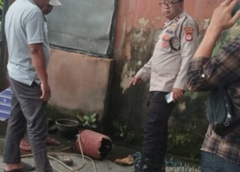 Polisi Melihat TKP Tabung Sabun Meledak di Bantul