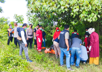 Polisi dan Tim Terkait Melakukan Evakuasi Korban Tewas di Sungai Code