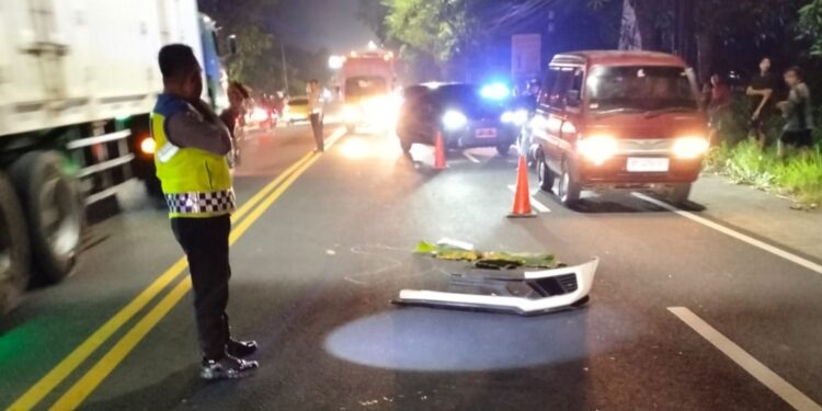 Polisi di Lokasi Kejadian Kecelakaan di Kelurahan Sukoreno, Kecamatan Sentolo, Kabupaten Kulonprogo