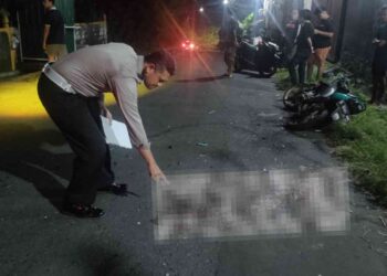 Polisi di lokasi kecelakaan Dusun Blotan Sono, Wedomartani, Ngemplak