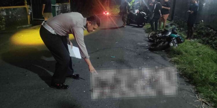 Polisi di lokasi kecelakaan Dusun Blotan Sono, Wedomartani, Ngemplak