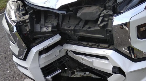 Potret mobil yang terlibat laka dengan motor polisi di Gunungkidul