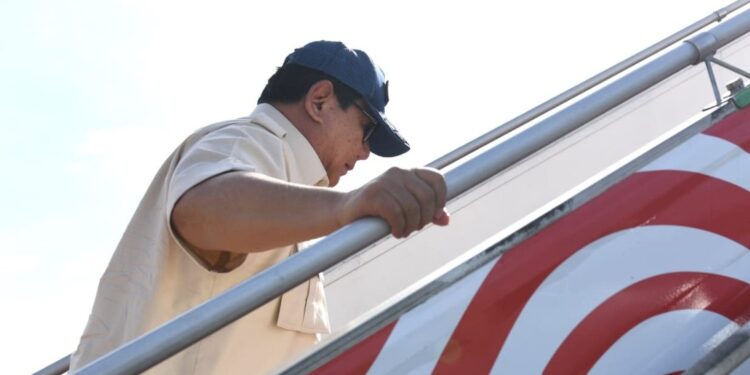 Presiden Prabowo bertolak menuju Kota Palembang sekitar pukul 08.30 WIB Pangkalan TNI AU Halim Perdanakusuma, Jakarta