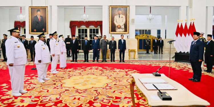 Presiden Prabowo melantik Gubernur dan Wakil Gubernur Papua Pegunungan dan Bangka Belitung di Istana Negara