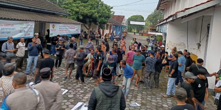 Puluhan Warga Padukuhan Berbah Geruduk Kalurahan Tegaltito Tuntut Mundurnya Dukuh Berbah