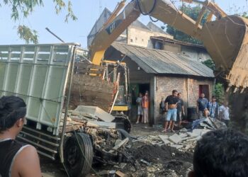 Kecelakaan Tunggal di Piyungan, Sopir Truk Tewas Setelah Truk Masuk Pekarangan Warga