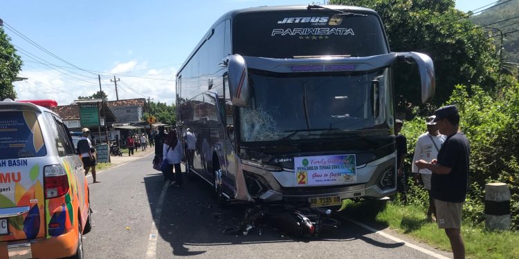Buruh Harian Tewas Ditabrak Bus Rombongan Family Gathering di Parangtritis