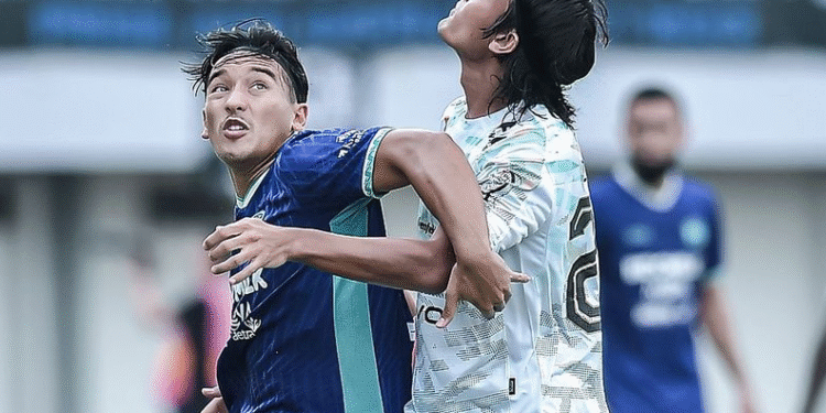 Duel Persita Tangerang vs Persib Bandung