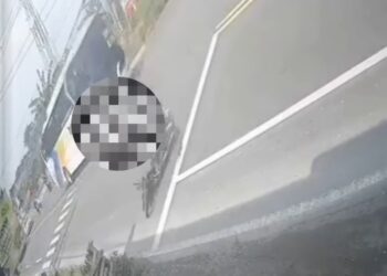 Kecelakaan lalu lintas yang melibatkan dua sepeda motor dan satu unit bus terjadi di simpang tiga KSM Pasekan Gamping