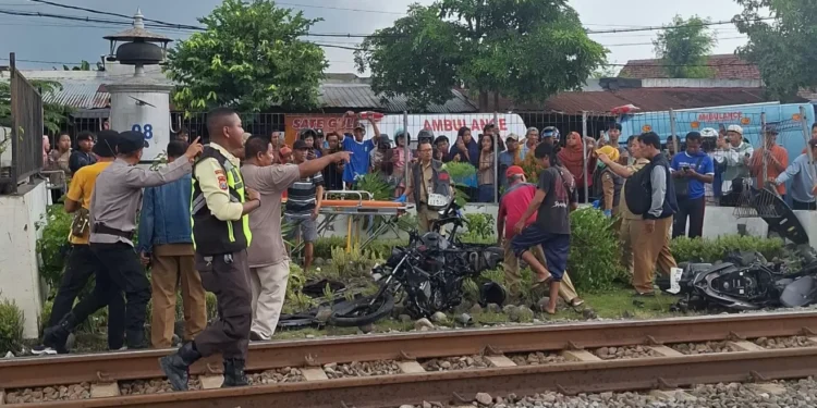 Kecelakaan maut terjadi di perlintasan langsung nomor 08, Kelurahan Mangge, Kecamatan Barat, Kabupaten Magetan