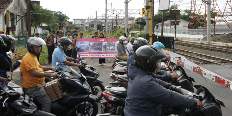 PT KAI sedang memberikan himbauan tentang Perlintasan sebidang