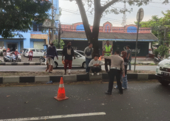 Polisi berada di Lokasi Kecelakaan di jalan Depan UPN Yogyakarta