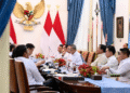 Presiden Prabowo Subianto memimpin rapat terbatas bersama sejumlah jajaran Menteri Kabinet Merah Putih di Istana Merdeka