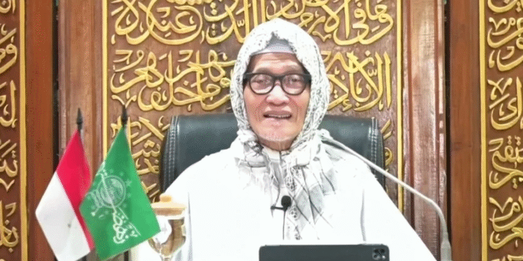 Rais Aam PBNU KH Miftachul Akhyar ngaji Syarah Al-Hikam bersama para santrinya dan masyarakat sekitar di pesantren asuhannya