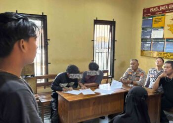 remaja yang diduga akan terlibat tawuran menjalani proses pendataan dan pembinaan di Mapolsek Sewon