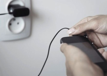 Ilustrasi gambar cas Hp