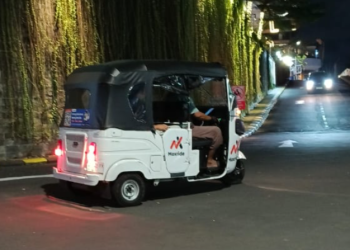 Kendaraan bajaj roda tiga berbasis aplikasi dari PT Maxride dan Max Auto