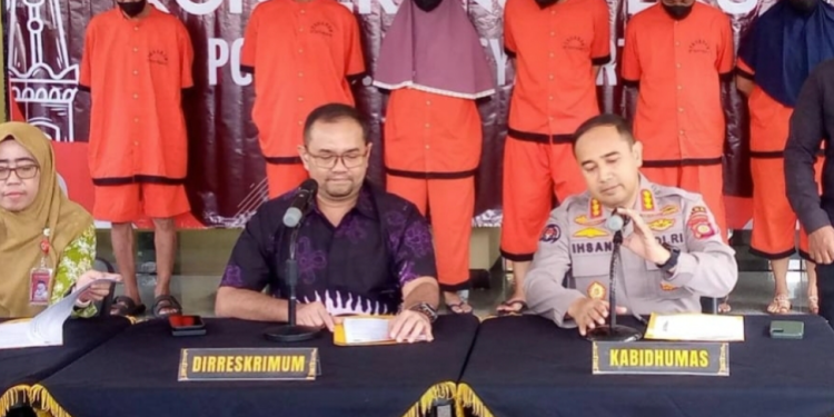 Polda DIY menyampaikan keterangan pers terkait pengungkapan kasus mafia tanah yang melibatkan tujuh tersangka di wilayah Bangunjiwo, Bantul