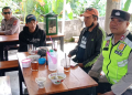 Polisi Bersama Oki Irawan Baskoro di Warung Soto