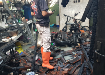 Potret kerusakan parah di dapur sebuah rumah di Piyungan, Bantul