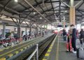 Suasana antrean penumpang di Stasiun Yogyakarta pada hari kedua libur panjang Tahun Baru Islam