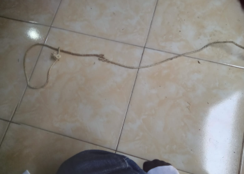 Tali yang diduga digunakan korban untuk gantung diri ditemukan di lokasi kejadian, Dusun Semuten, Jatimulyo, Dlingo, Bantul