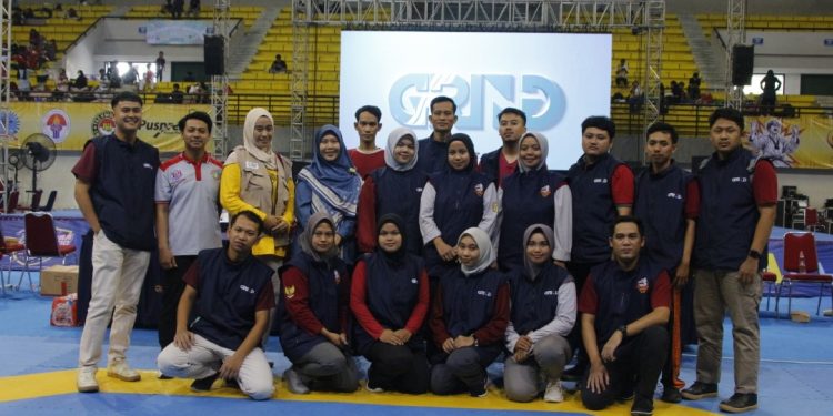 Tim medis RSIY PDHI berfoto di Kejuaraan Nasional Gelora Taekwondo Indonesia 2025 di GOR Amongrogo, Yogyakarta
