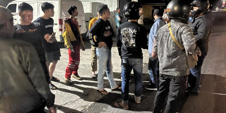 Warga Bangunjiwo Kasihan BantulMengamankan Remaja Diduga Hendak Melakukan Tawuran