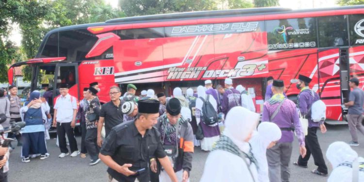 632 Jemaah Haji Pemalang Pulang ke Tanah Air, Disambut Hangat oleh Bupati Anom Widiyantoro