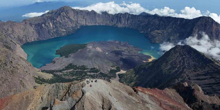 Menpar Tegaskan Keselamatan Wisatawan Prioritas Utama, Tragedi Rinjani Jadi Pengingat Nyata