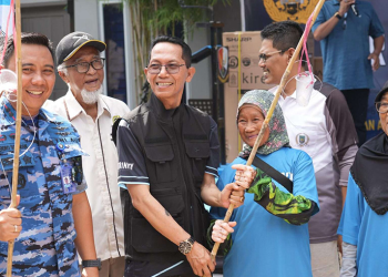 Kepala BP Batam sekaligus Wali Kota Batam, Amsakar Achmad, secara resmi membuka Festival Mancing Ngarong V yang digelar di Pantai Camar Teluk Mata Ikan, Nongsa