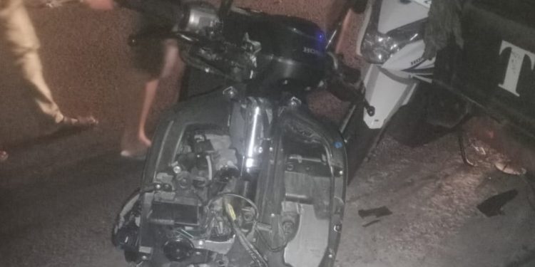Kondisi sepeda motor Honda Scoopy dengan Yamaha Mio di Jalan Ngipik–Potorono, Banguntapan, Bantul