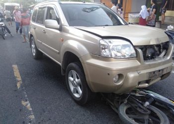 Sebuah mobil Nissan X-Trail menabrak beberapa kendaraan hingga menyebabkan kecelakaan di Jalan Parangtritis Km 24, Kretek, Bantul