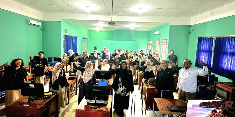 Suasana antusias para guru peserta Workshop Peningkatan Kompetensi dengan Kecerdasan Artifisial