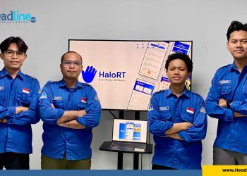 Tim Mahasiswa Sistem Informasi Universitas Alma Ata berpose di depan prototype aplikasi HaloRT