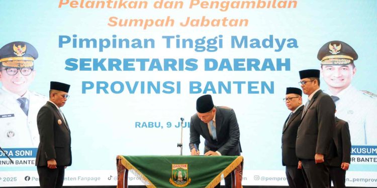 Deden Apriandhi Resmi Jabat Sekda Banten, Andra Soni Tegaskan Peran Strategis dalam Sinergi Program Prioritas
