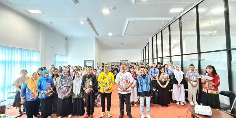 Lomba Resensi Buku di Palangka Raya: Menyemai Literasi di Tengah Derasnya Era Digital