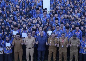 Wali Kota Tidore Serahkan SK untuk 984 PPPK, Gaji Cair Mulai Agustus